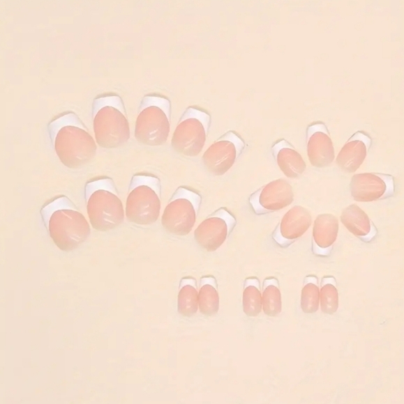 24 Pieces Fake Press On Nails - Picture 2 of 5